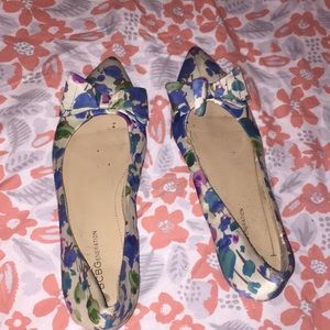 BCBGeneration pointed toe. floral flats